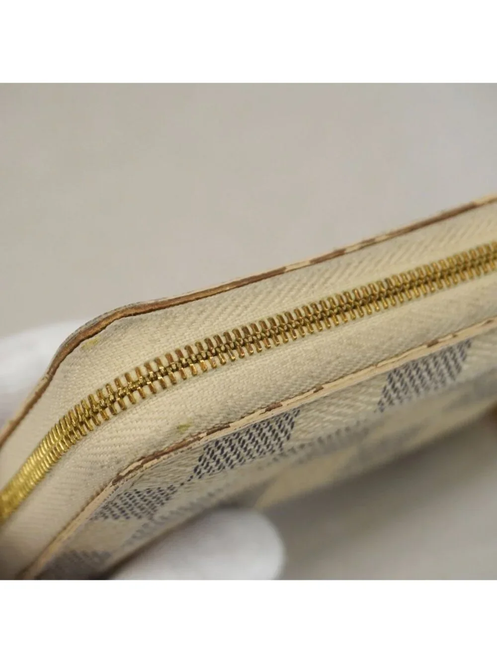 Louis Vuitton Coin Purse Damier Azur Zippy White